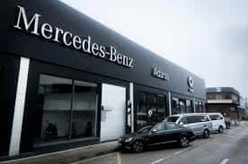 Fachada exterior del concesionario Adarsa Mercedes-Benz en Santander
