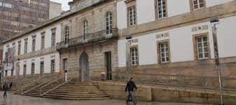 Fachada exterior del edificio del MARCO con escalinata y arquitectura clásica