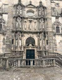 Fachada principal de la Iglesia de San Martiño Pinario en Santiago de Compostela