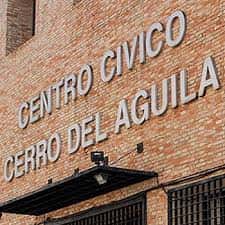Exterior del Centro Cívico Cerro del Águila en ladrillo visto