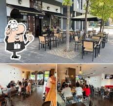 Interior del Bar Tres Arcos con clientes disfrutando de la comida y bebida