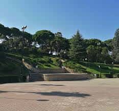 Vista panorámica del Jardín de Invierno con escalinatas y zonas verdes