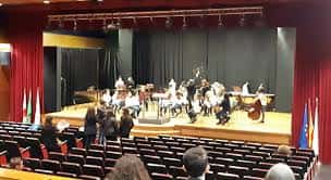 Concierto de orquesta en el auditorio del Centro Cultural de Beade