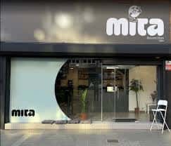 Fachada exterior de la tienda MITA Record Store en Gijón