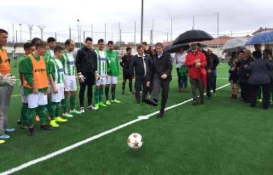 Inauguración oficial del campo con autoridades y jugadores presentes