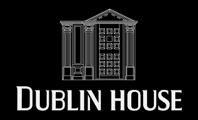 Logotipo oficial del Pub Dublin House con diseño arquitectónico