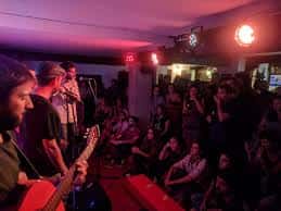 Concierto en vivo en la Taberna JJ con público