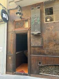 Fachada exterior de la Taberna JJ en Granada