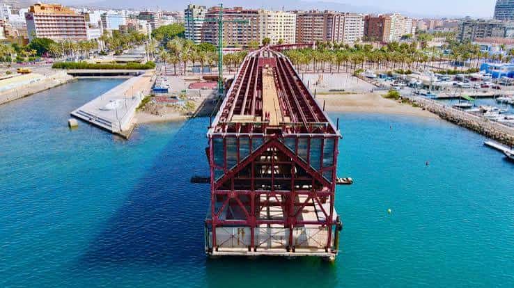 Vista aérea del Cable Inglés sobre el puerto de Almería