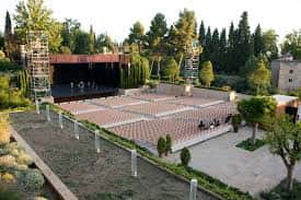 Vista aérea del Teatro del Generalife con escenario y gradas