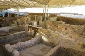 Vista aérea de las ruinas del Foro Romano bajo estructura moderna de techo