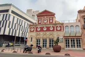 Fachada exterior del Teatro Apolo en Almería