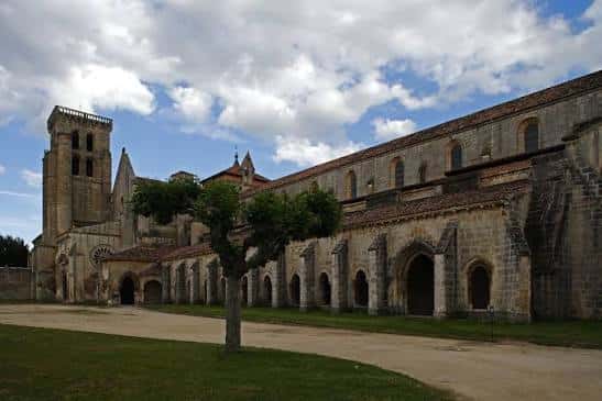 Vista panorámica del Monasterio de las Huelgas Reales con su fachada gótica y claustro