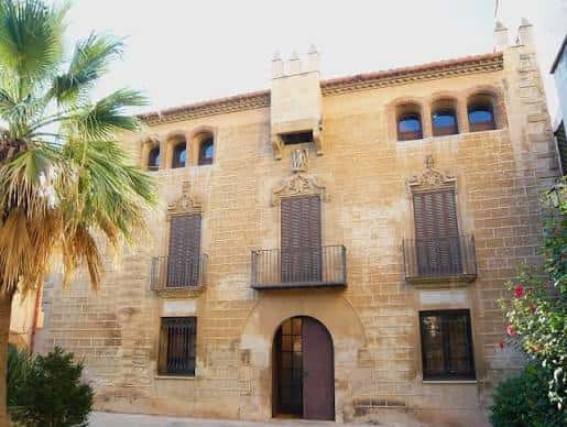 Vista exterior de la fachada principal de Casa España en L'Hospitalet de Llobregat