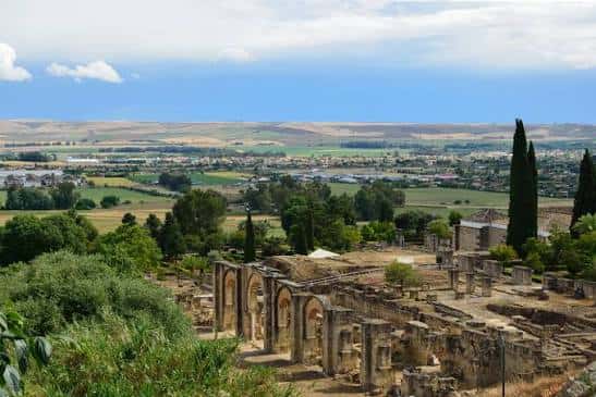 Panorámica del conjunto arqueológico con vistas al valle de Córdoba