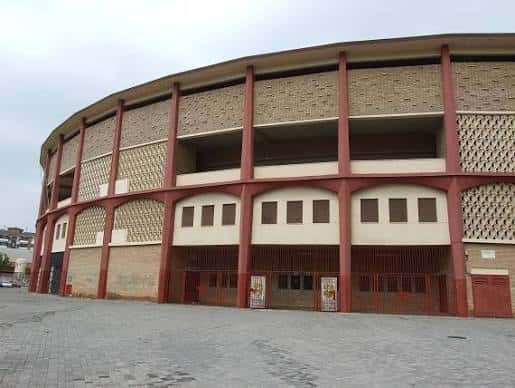 Fachada exterior de la Plaza de Toros de Los Califas en Córdoba