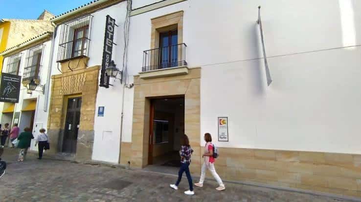 Fachada exterior del Centro de Arte Rafael Botí