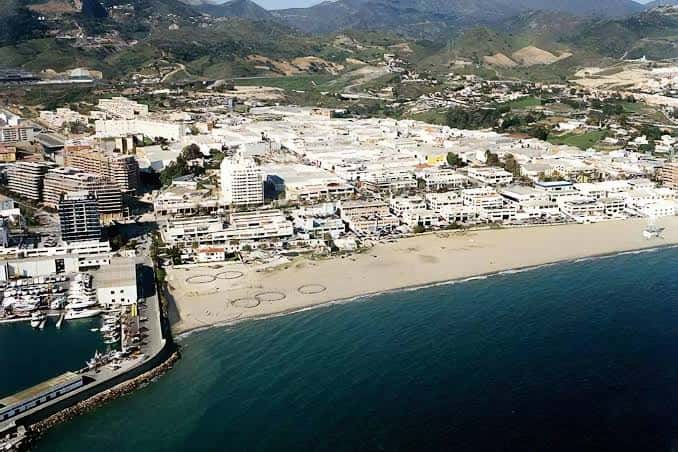Vista aérea de la costa de Marbella y la playa del Cable