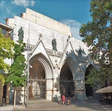 Fachada gótica de la iglesia de Santa Maria de Terrassa en la Plaça de Salvador Dalí