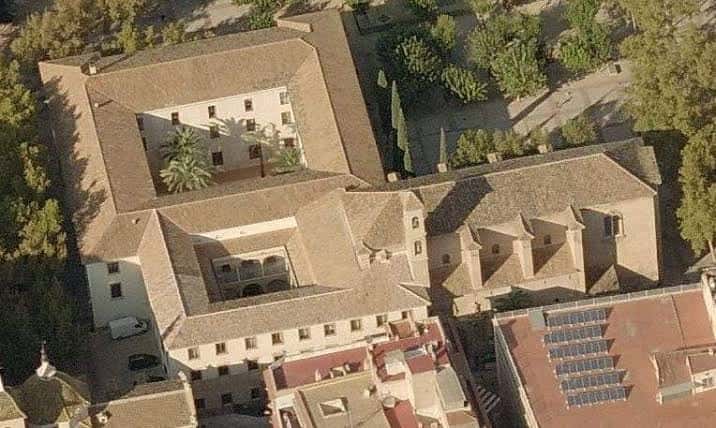 Vista aérea del Palacio de San Esteban mostrando su estructura arquitectónica y patios interiores
