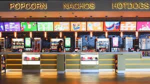 Mostrador de venta de palomitas y snacks del cine
