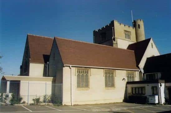 Vista exterior de la fachada principal de St Alban's Church en Southampton