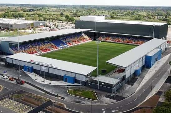 Vista aérea del LNER Community Stadium mostrando su estructura completa y entorno