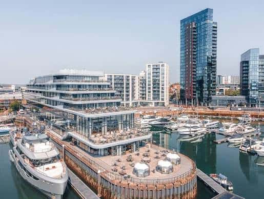Vista panorámica del Southampton Harbour Hotel & Spa desde el puerto