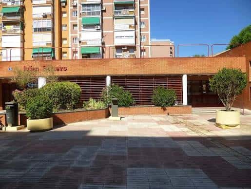 Vista exterior del Centro Cívico y Biblioteca Julián Besteiro en Leganés