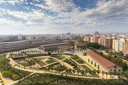 Vista panorámica aérea del Parque Central de Valencia con sus jardines y edificios históricos