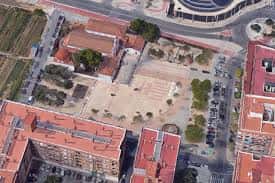 Vista aérea del Parque de la Ermita de Vera mostrando su ubicación entre edificios residenciales