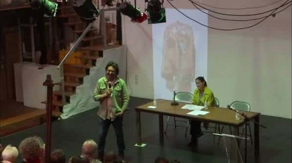 Evento en el escenario del Sporting Club Russafa con ponente y público