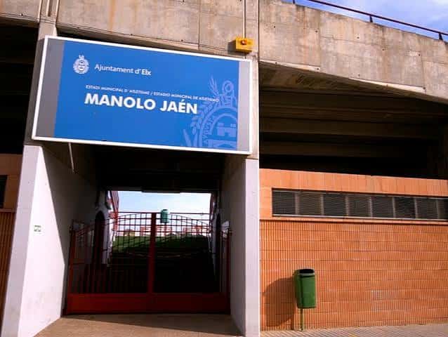Entrada principal del estadio con el cartel oficial del Manolo Jaén