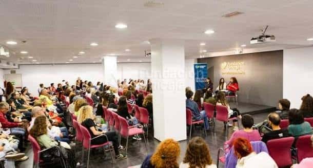 Evento en curso en el auditorio del Centro Cultural Fundación Unicaja con público asistente