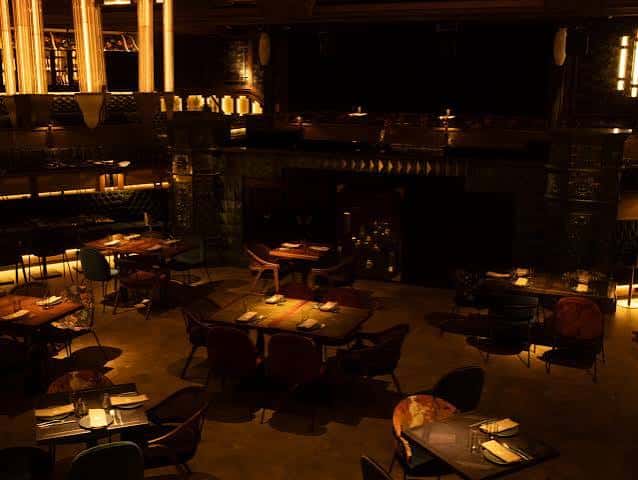 Vista panorámica del salón principal del restaurante Alegal