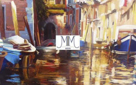 Pintura de un canal con barcos y edificios históricos, con logotipo 'MM' superpuesto