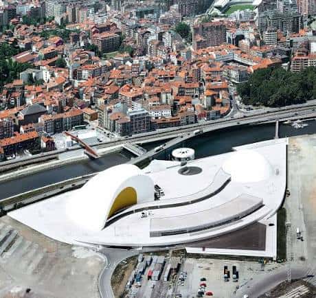 Vista aérea del complejo arquitectónico del Centro Niemeyer en Avilés