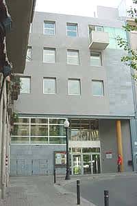 Vista exterior del Centre Cívic El Sortidor con fachada moderna y entrada principal
