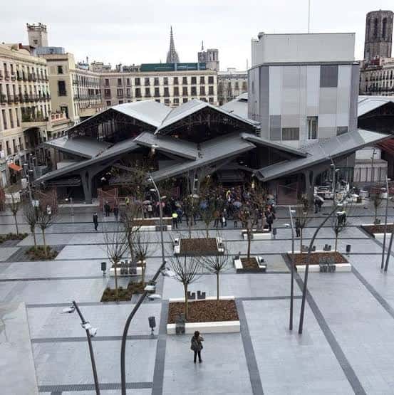 Vista aérea de la Plaça de la Gardunya con el mercado de la Boqueria al fondo
