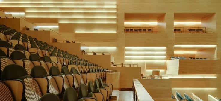 Detalle de las butacas y balcones del auditorio