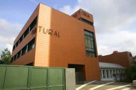Fachada exterior de la Factoría Cultural de Avilés con su distintivo color naranja