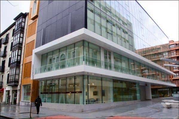 Vista exterior del edificio Getxo Elkartegia en la calle Las Mercedes