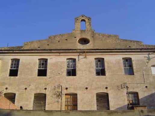 Fachada histórica original de La Marfà antes de su restauración