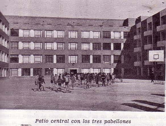 Vista del patio central del colegio de los Paúles en Baracaldo