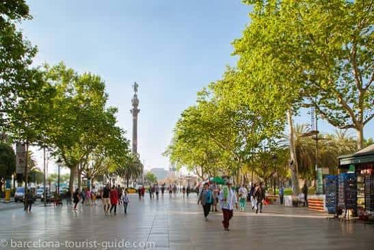 La Rambla con el Monumento a Colón al fondo