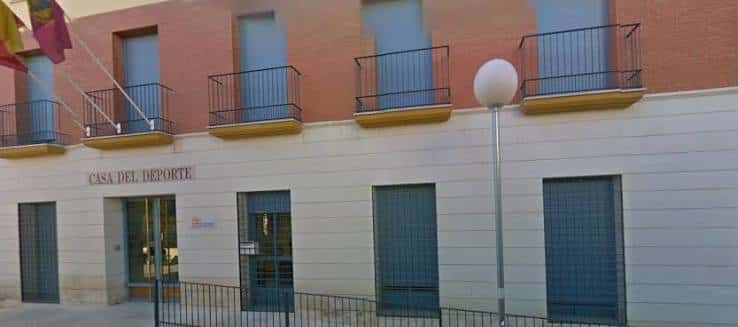 Fachada principal del edificio de las Escuelas Pías en Gandia