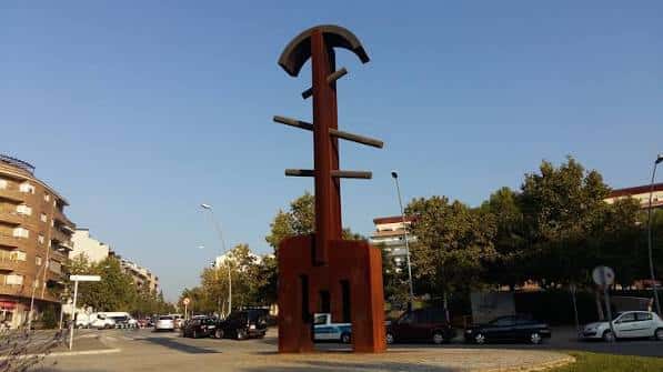 Escultura de la Sentinella de la Pau en la Plaça de la Pau