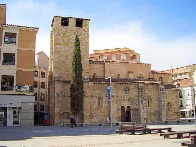 Iglesia de Santiago del Burgo en la Plaza de la Constitución