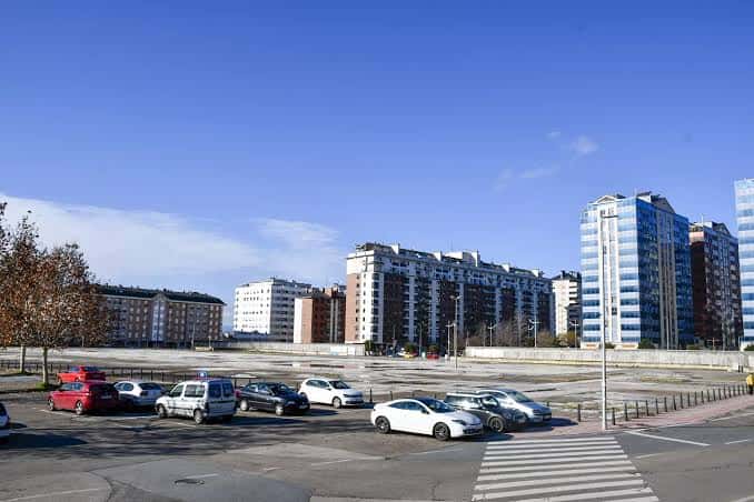 Vista general del solar del antiguo Carrefour en Ponferrada
