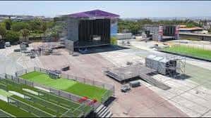 Vista aérea del escenario principal y zonas de eventos en Parque Antonio Soria